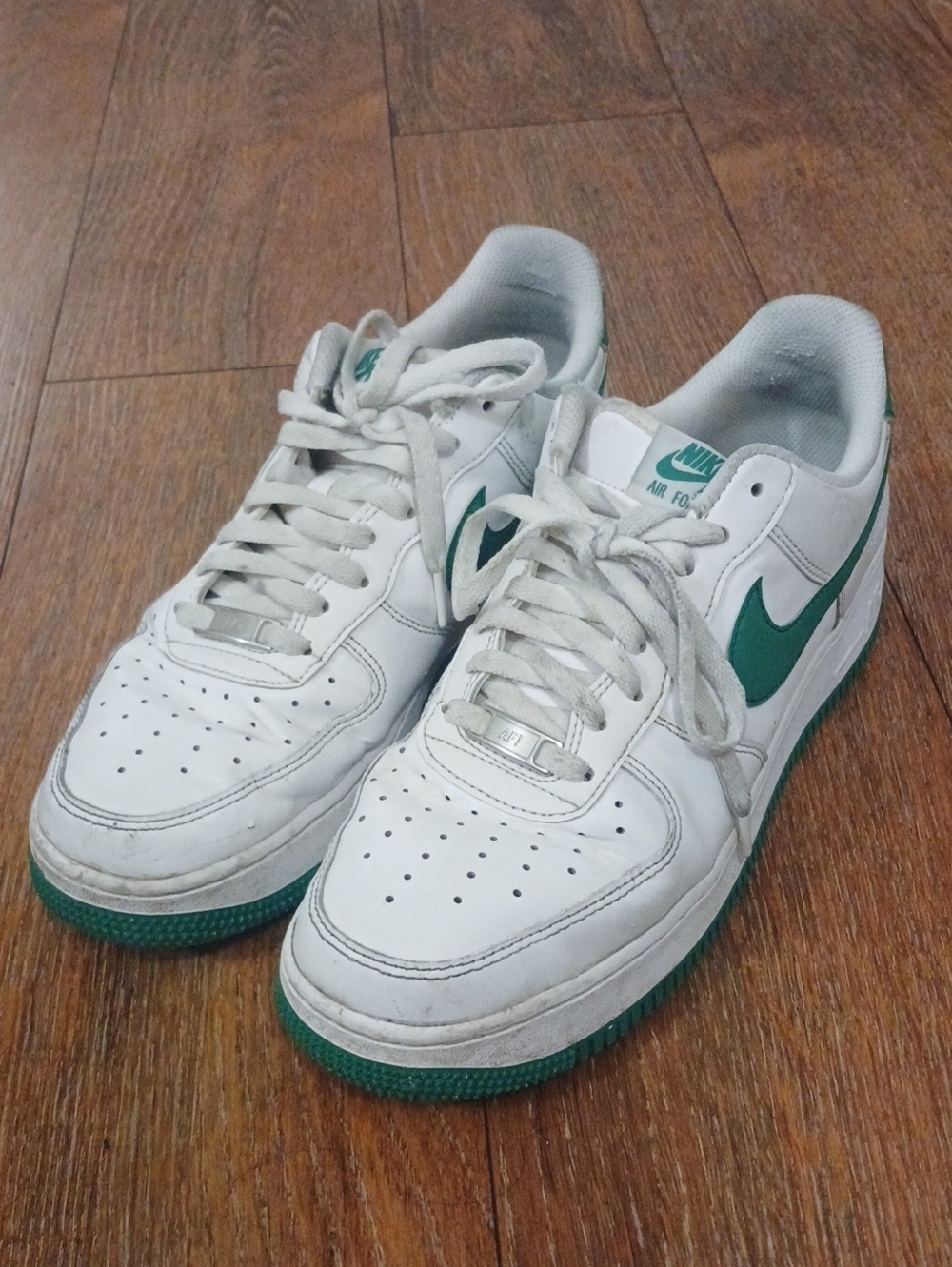 Nike Air Force 1'07 White And Green Sneakers